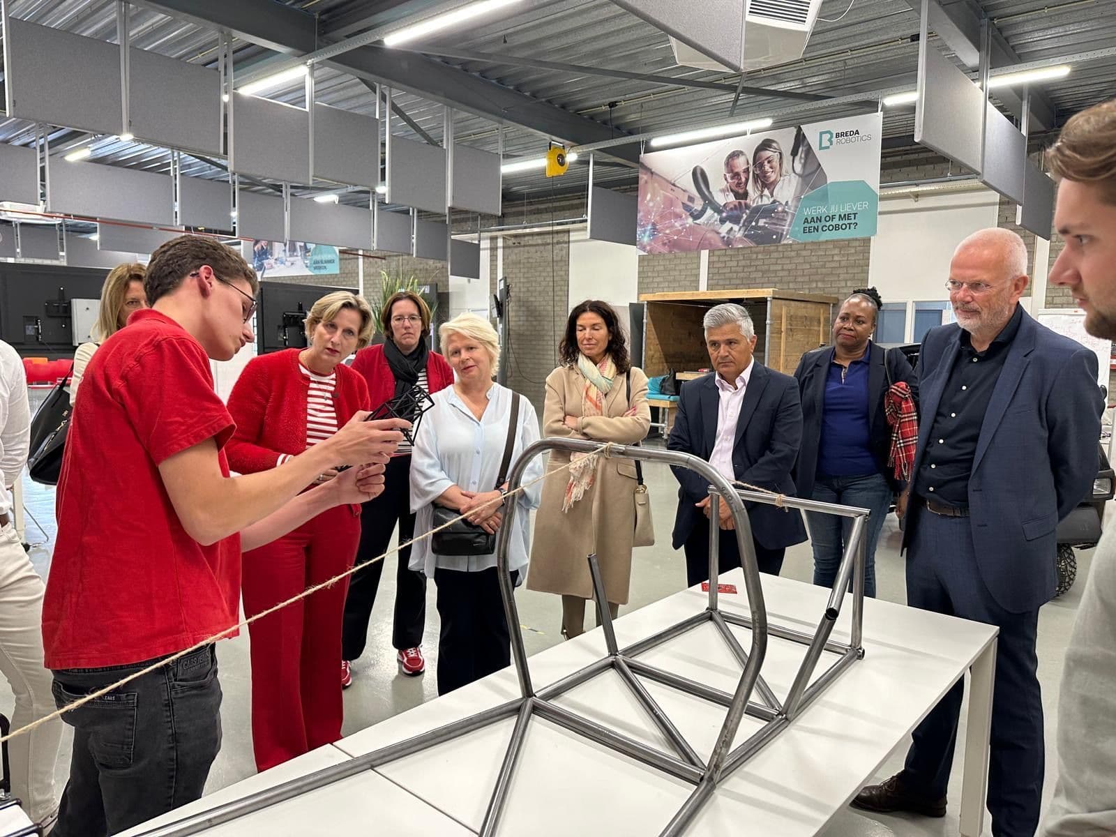 Arlene Denissen op een locatie waar in co-creatie met professionals uit de praktijk wordt gewerkt aan maatschappelijke vraagstukken.