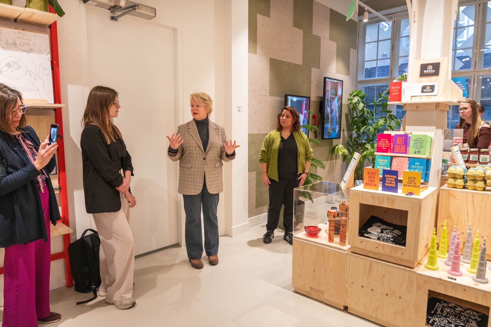 Marjan Hammersma bij Expositie (Well)being a student Avans Hogeschool