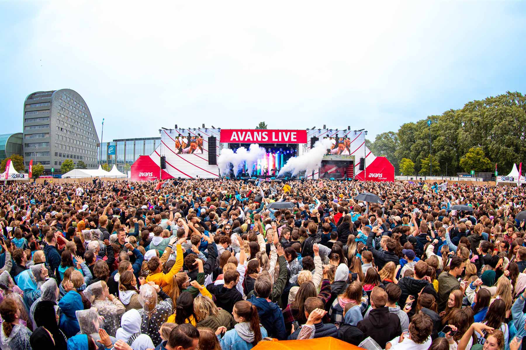 Het publiek en het podium tijdens Avans Live