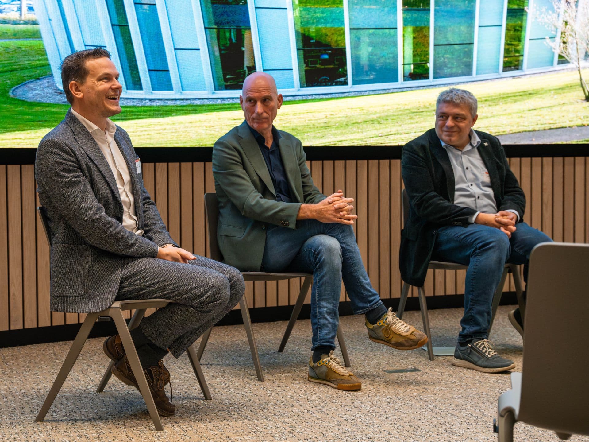 Bas Maes (Klimaat en Energie), de Bredase wethouder Peter Bakker (Klimaat en Energie) en wethouder Bennie Blom (Moerdijk, Duurzaamheid).
