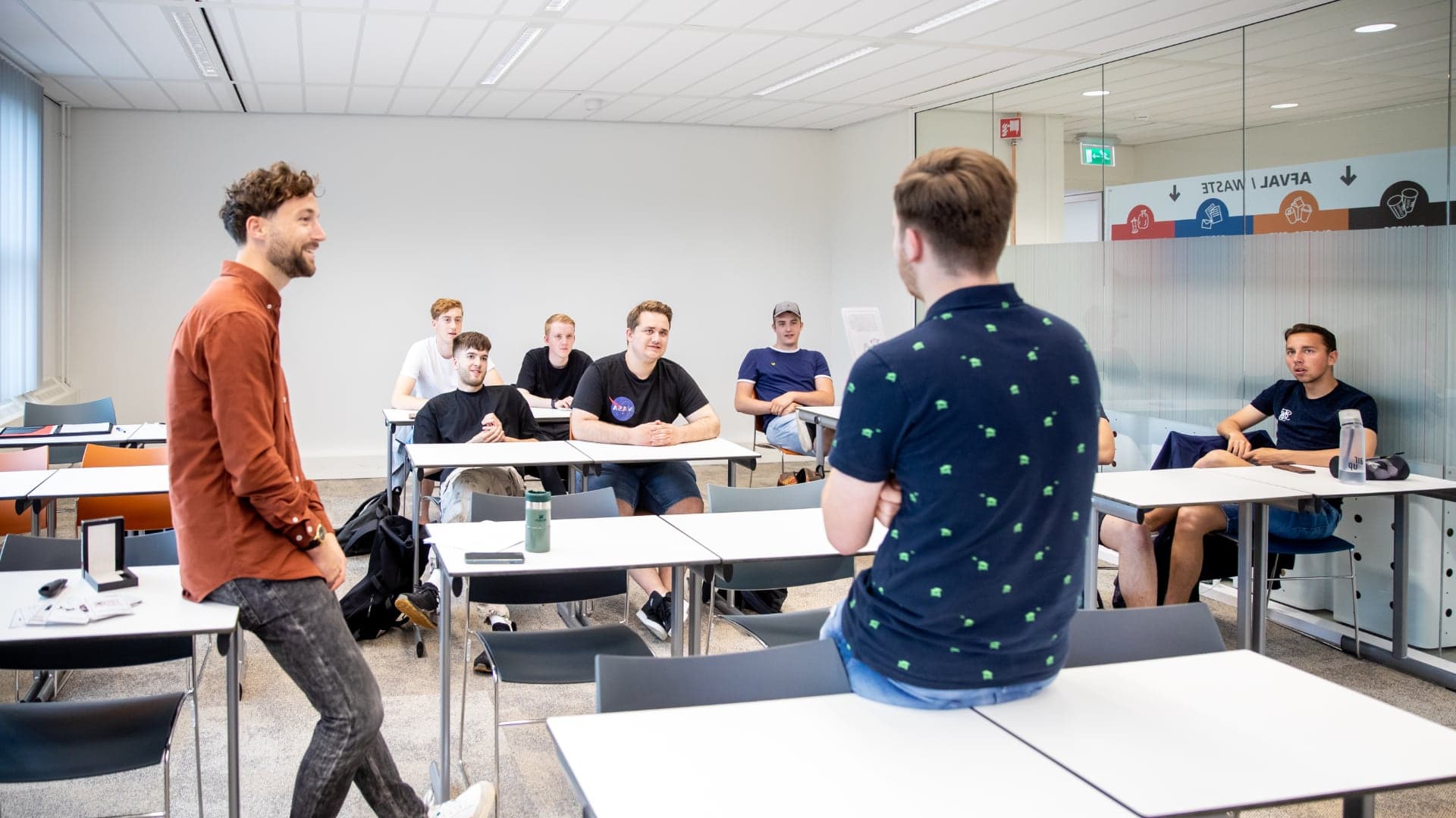 studenten van Logistiek Associate degree in een klaslokaal