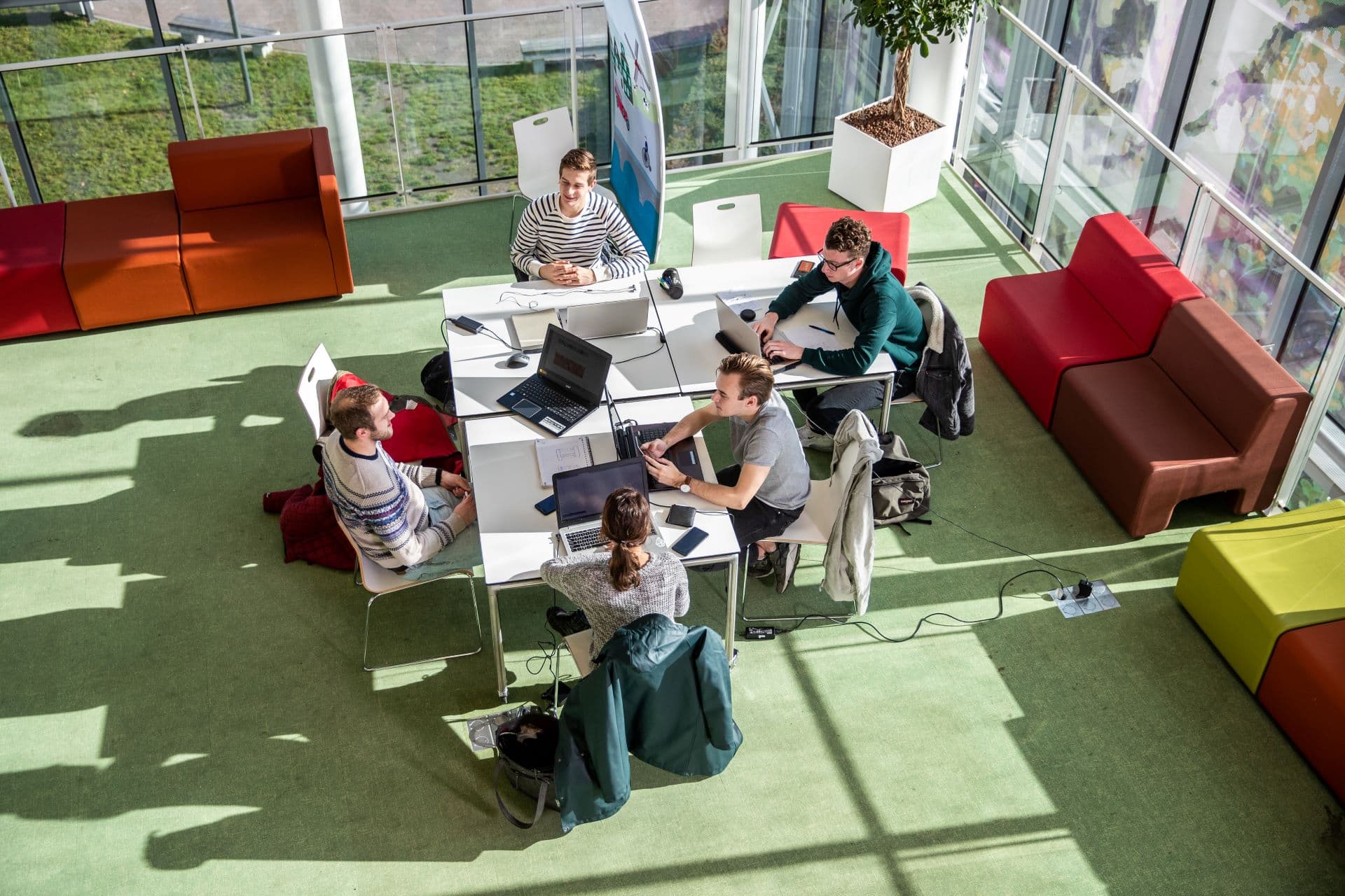 Studenten bij het expertisecentrum Future-Proof Education van Avans Hogeschool