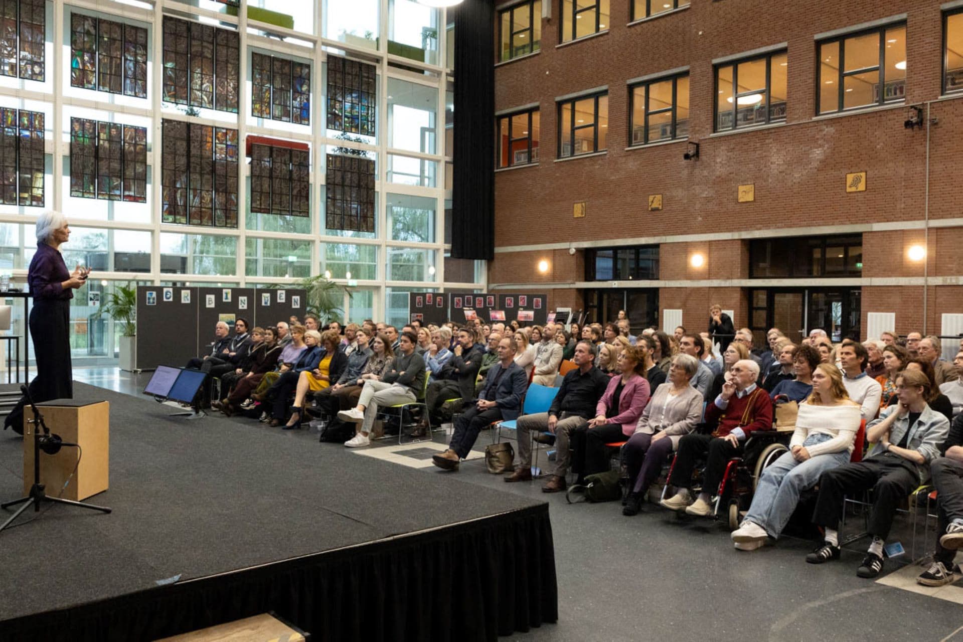 Ingrid Janssen spreekt haar lectorale rede uit