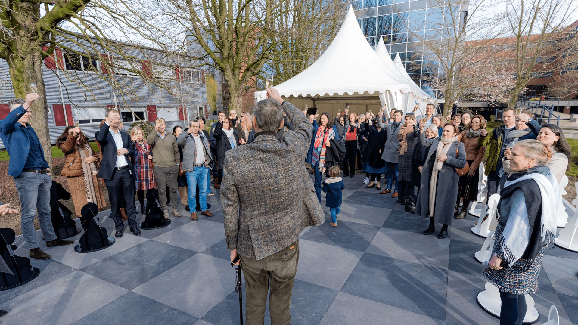 Paul Rüpp bij zijn schaakspel bij Avans Hogeschool.