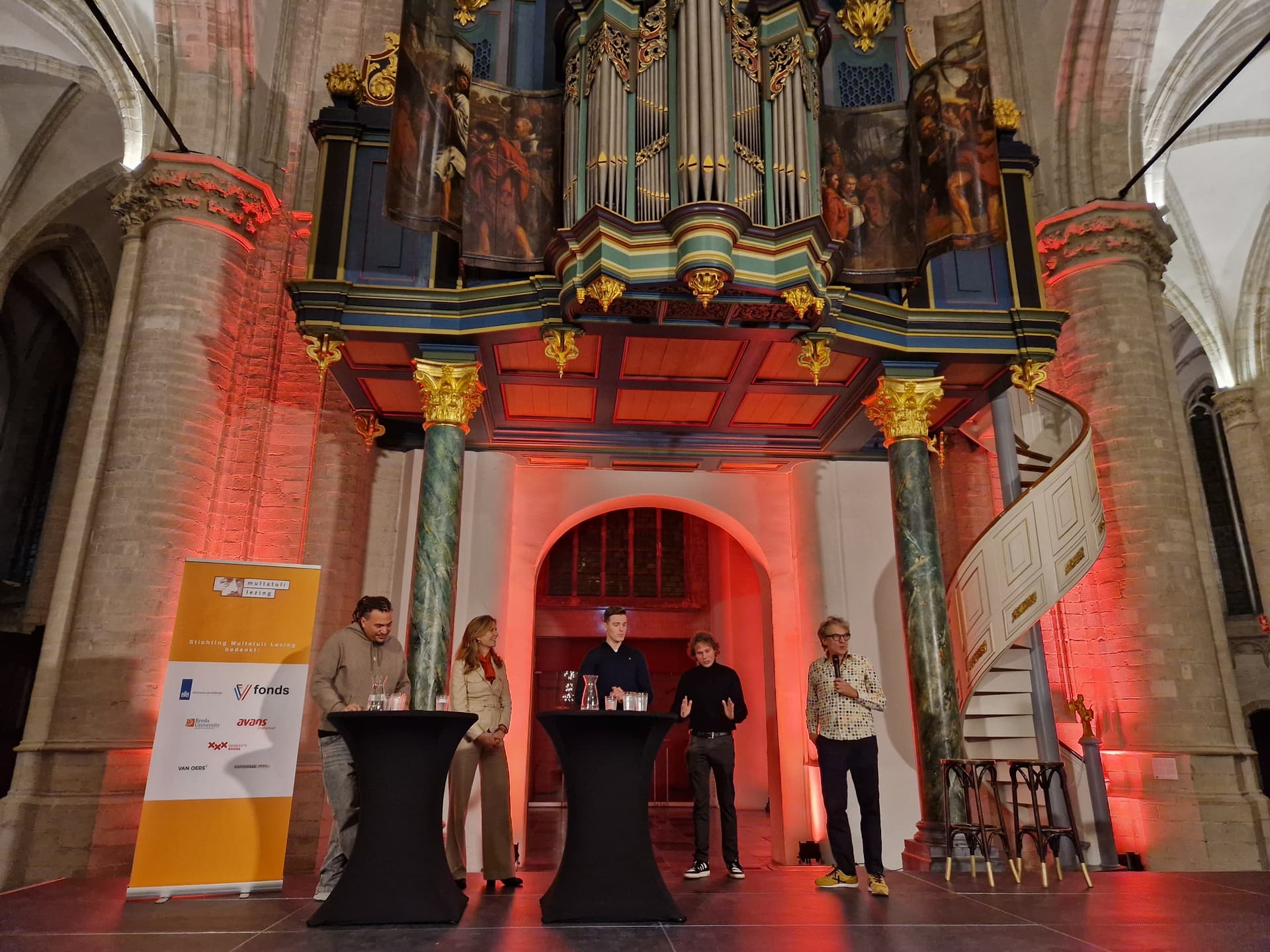 Multatulilezing in de Grote Kerk in Breda.
