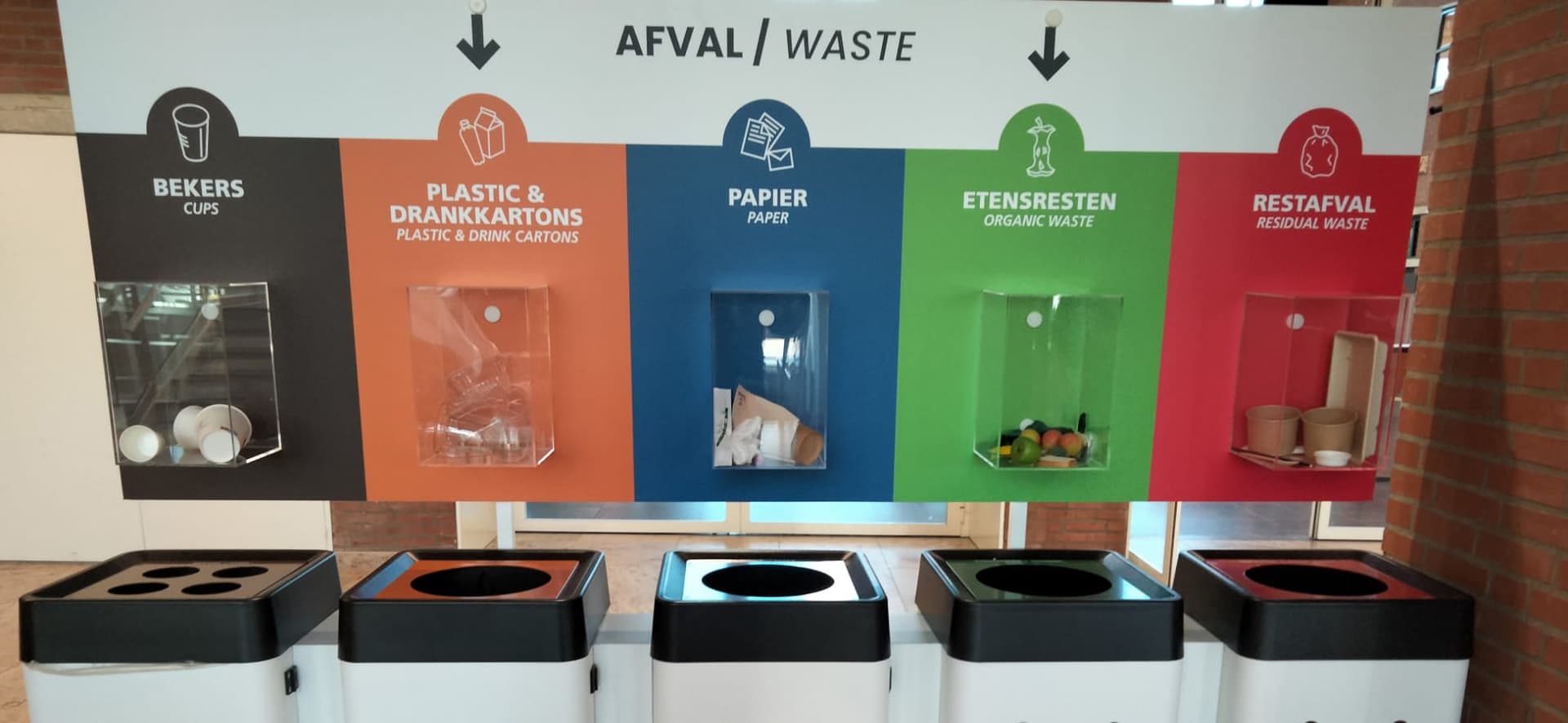Afvalbakken in de gebouwen van Avans Hogeschool