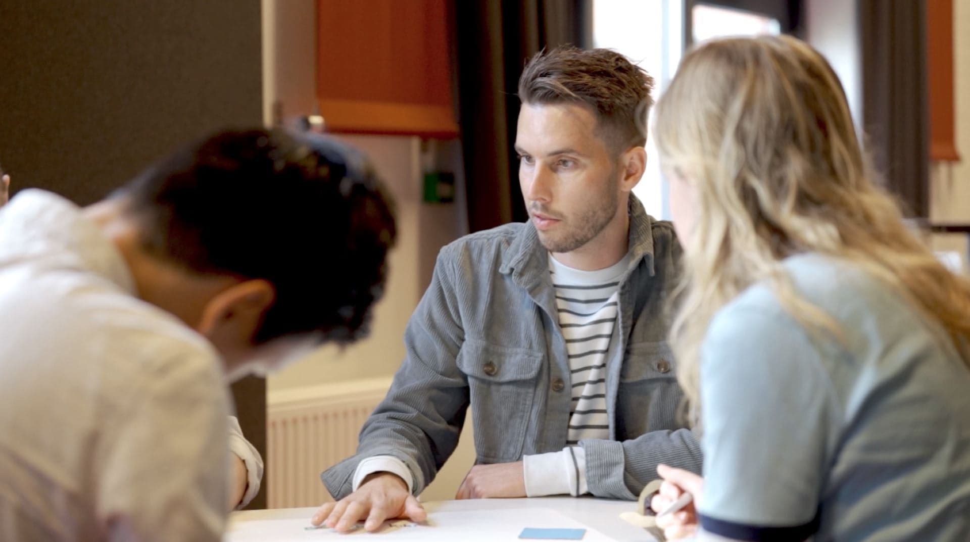 Geoffrey van der Horst in gesprek bij Avans Hogeschool.