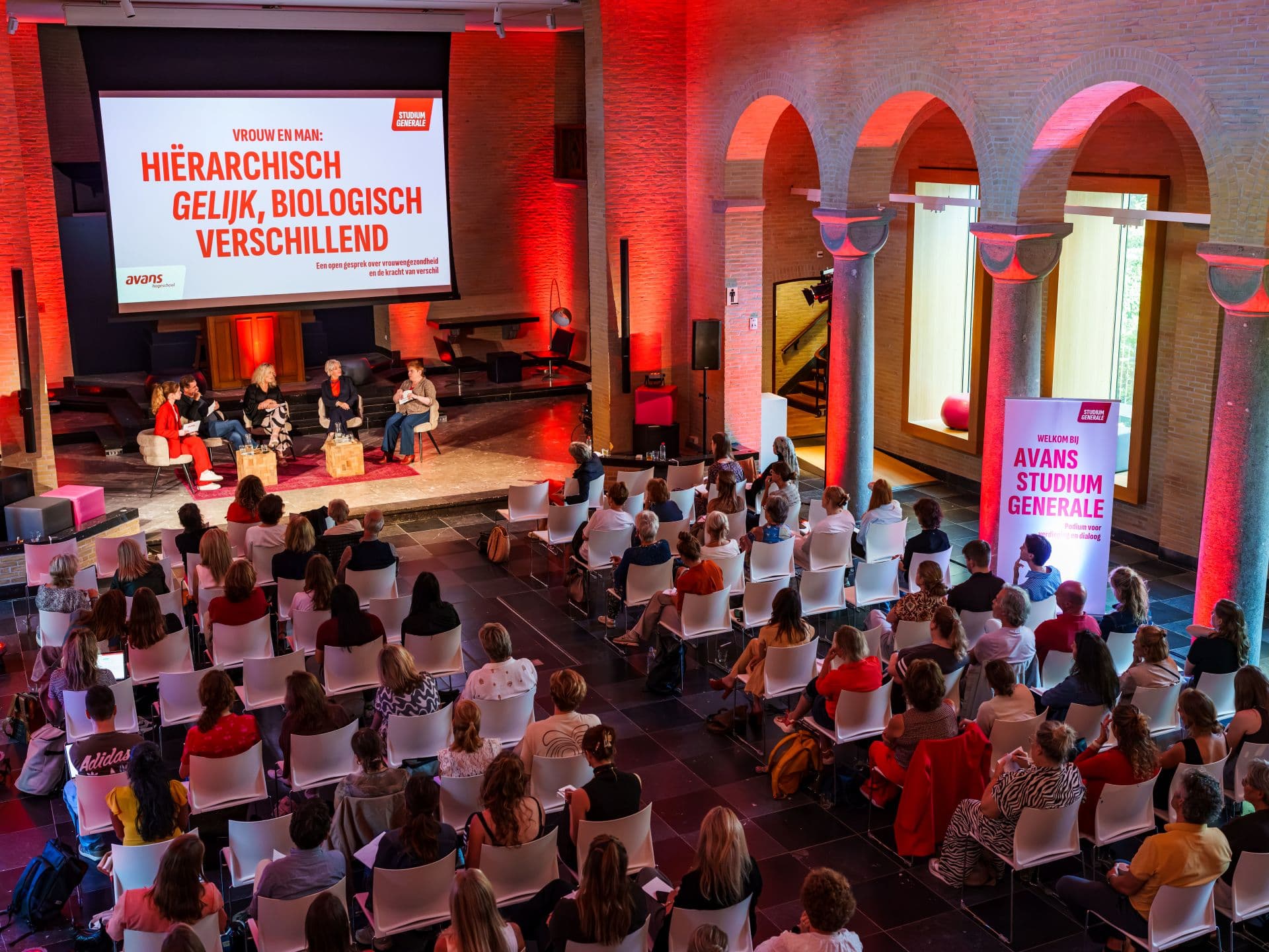 Avans Studium Generale over vrouwengezondheid in de kapel van St. Joost