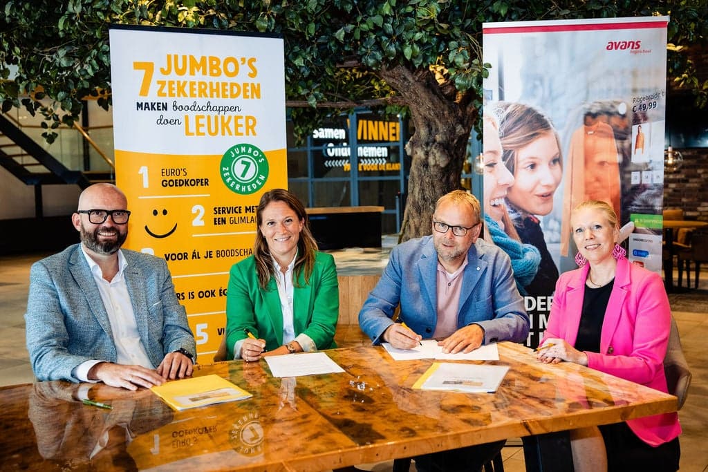 Avans en Jumbo ondertekenen samenwerking.