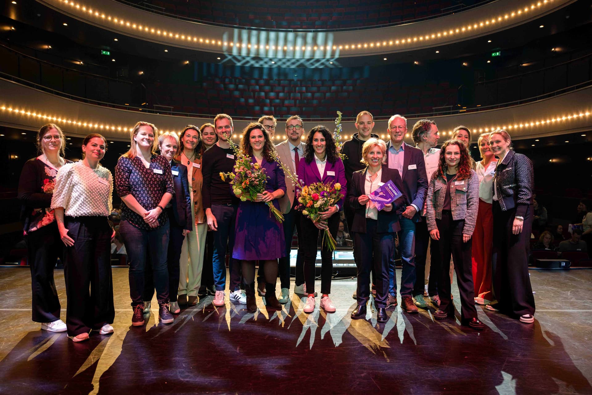 Auteurs van het boek ReguLEER! - een pedagogisch-didactische verkenning van zelfregulerend leren - samen op het podium