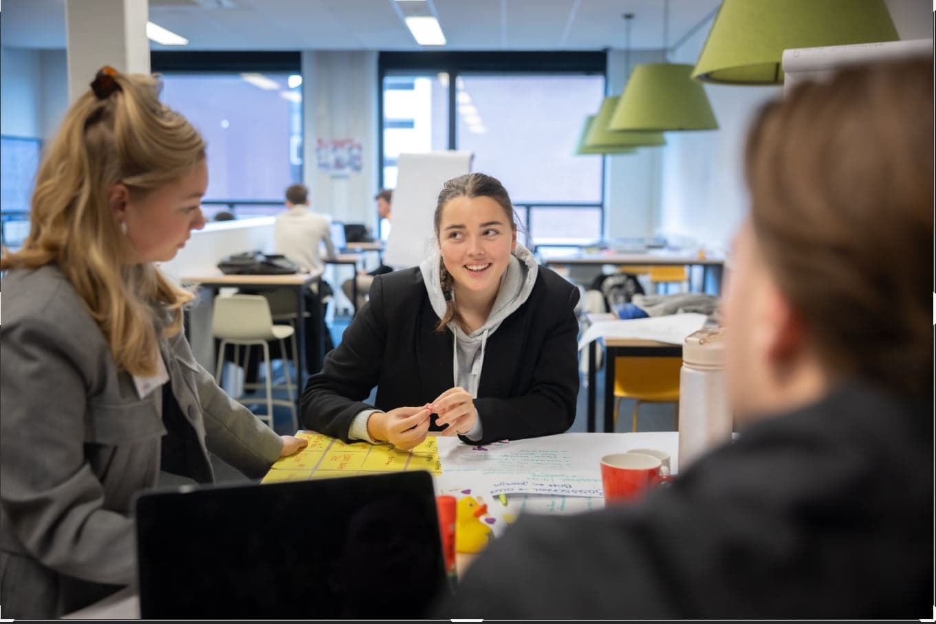 tevreden studenten van Avans Hogeschool