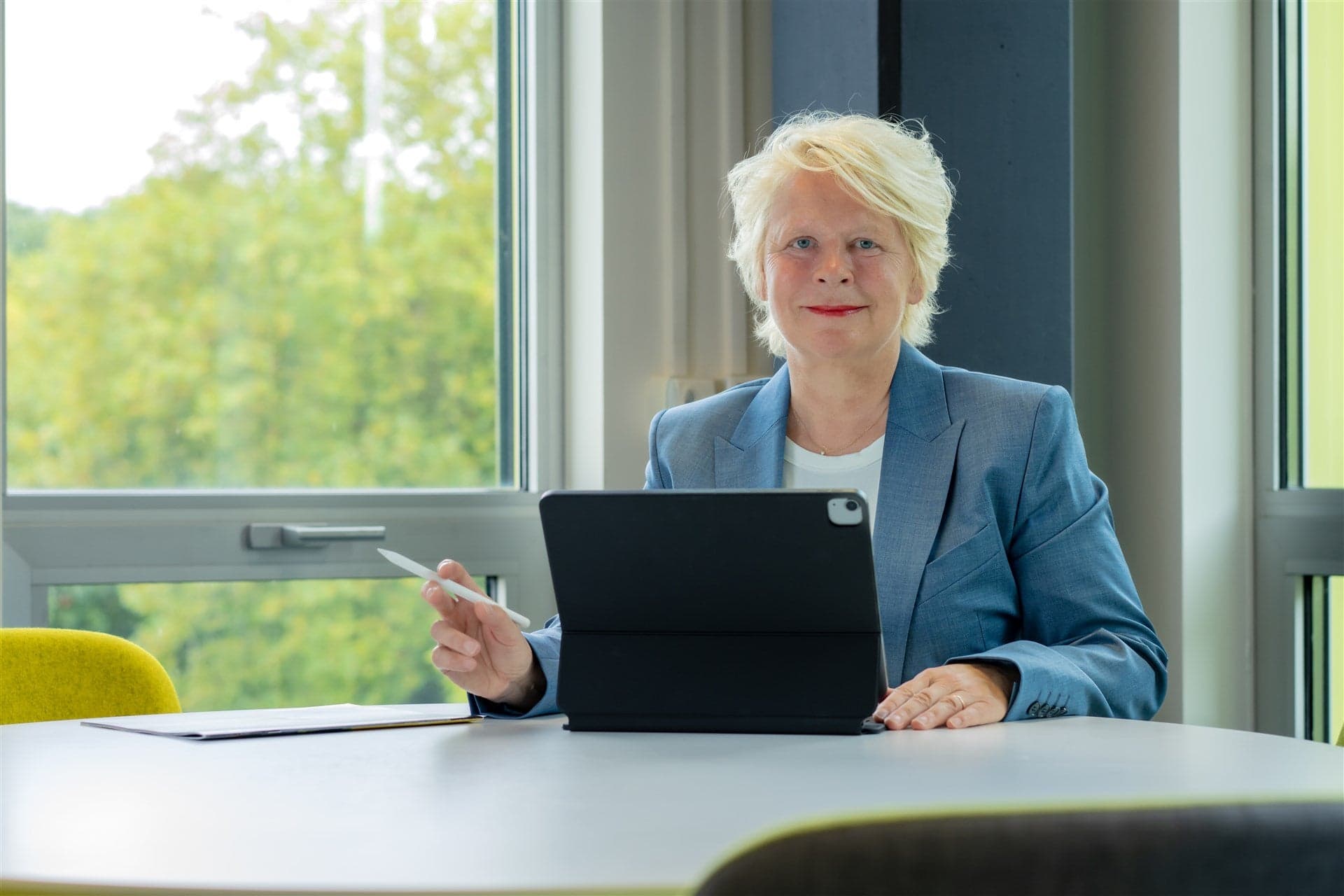 Marjan Hammersma aan bureau Avans Hogeschool