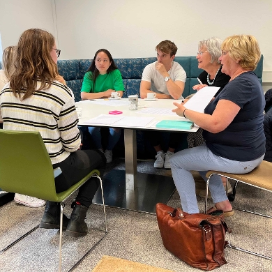 Jong met Oud wil kloof tussen generaties overbruggen