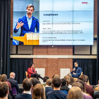 Staatssecretaris Maarten van Ooijen (VWS) bezoekt studenten Bestuurskunde in Den Bosch
