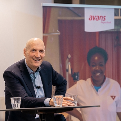 Avansstudenten voelen VWS-minister Kuipers aan de tand