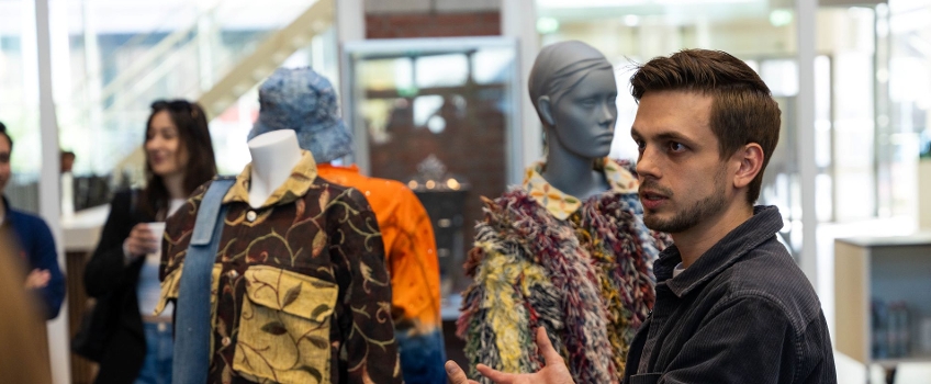 Daan Sonnemans bij event Van afgedankt textiel naar unieke fashion