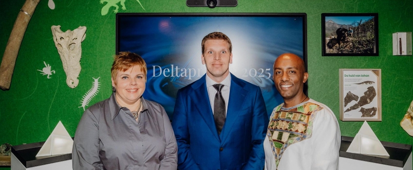 Lector Janine Janssen (Avans), Gouke Moes (minister OCW) en Abeje Mersha (lector Saxion) bij de uitreiking van de Deltapremie